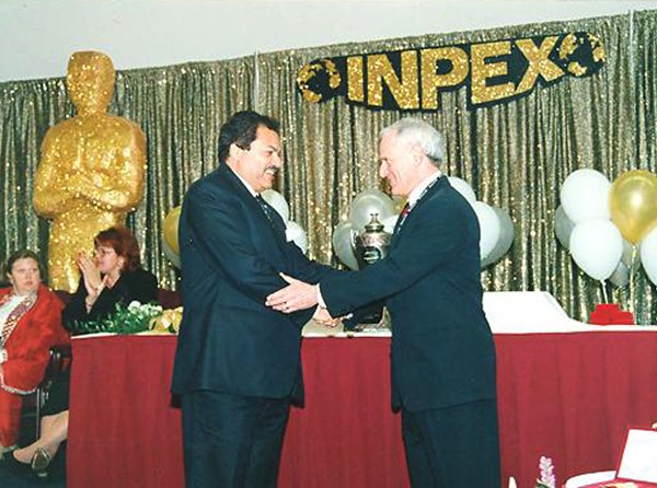 Mr.-Mohammed-Abou-El-Enein-receives-the-Creativity-and-Innovation-Award-from-INPEX-Organization-–-USA-–-1999-600x446