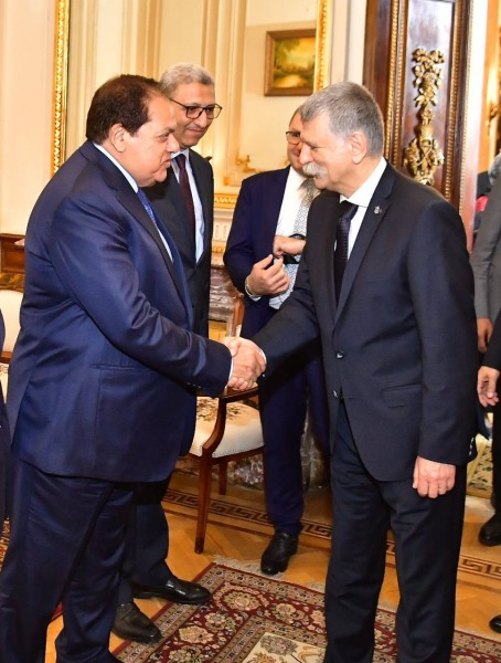 مع رئيس برلمان المجر بمجلس النواب المصري خلال توقيع مذكرة تفاهم بين الجانبين 16-11-2022
